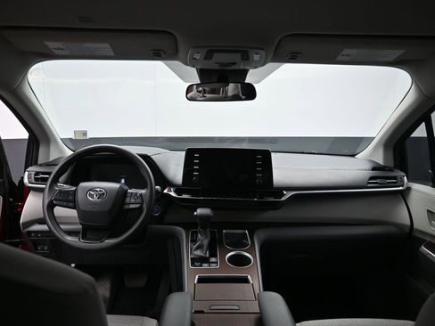 Certified 2022 Toyota Sienna LE FWD image 25