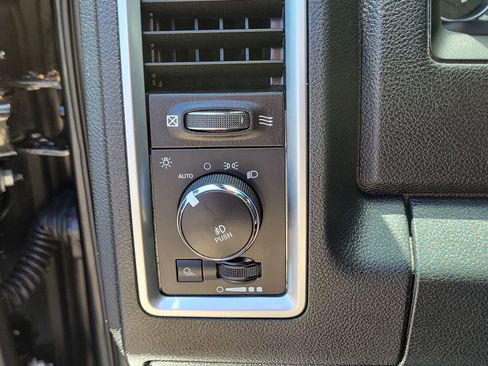 Used 2016 RAM 1500 Limited AWD/4WD image 18