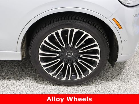 Used 2023 Lincoln Aviator Black Label w/ Dynamic Handling Package image 5