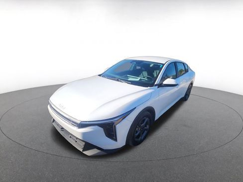 Used 2025 Kia K4 LXS image 2