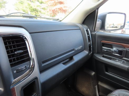 Used 2014 RAM 1500 Laramie w/ Convenience Group image 25