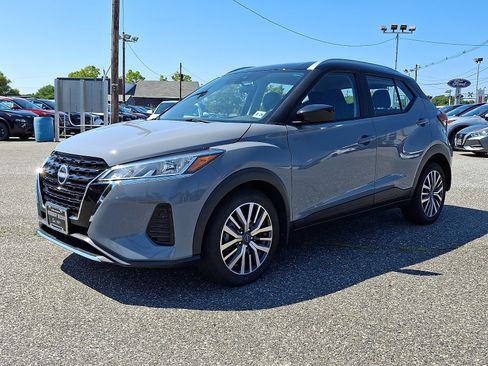 Certified 2024 Nissan Kicks SV FWD image 3