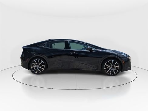 New 2025 Toyota Prius Plug-In Hybrid FWD image 9