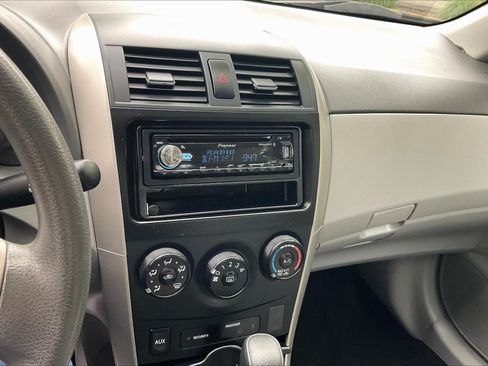 Used 2010 Toyota Corolla LE FWD image 15