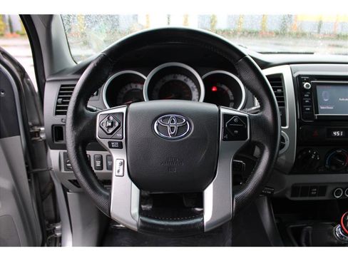 Used 2014 Toyota Tacoma 4x4 Double Cab image 16