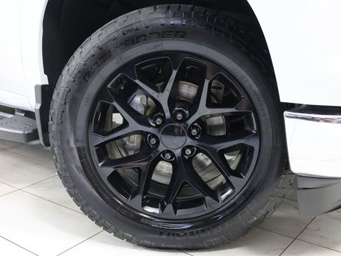 Used 2022 Chevrolet Silverado 1500 LTZ w/ LTZ Convenience Package II AWD/4WD image 13