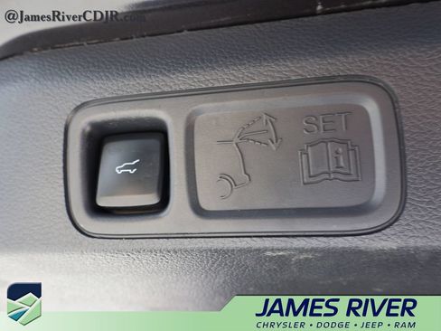 Used 2024 Ford Expedition Limited AWD/4WD image 17
