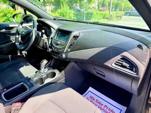 Used 2016 Chevrolet Cruze LT w/ Convenience Package FWD image 22