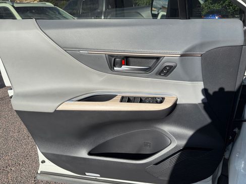 Certified 2022 Toyota Venza Limited AWD/4WD image 13