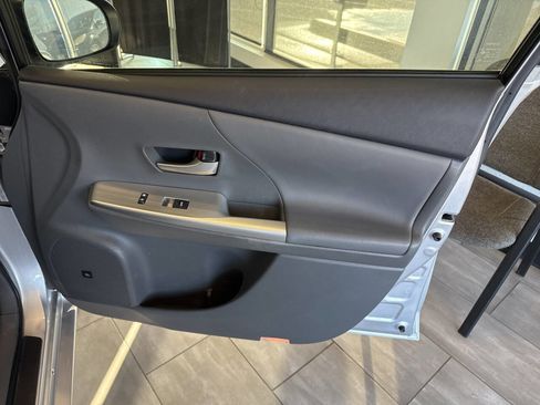 Used 2014 Toyota Prius V Five image 43