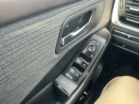 Used 2023 Nissan Rogue SV image 32