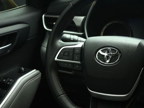 Used 2023 Toyota Highlander XLE FWD image 42