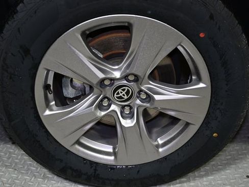 Used 2024 Toyota RAV4 XLE image 18