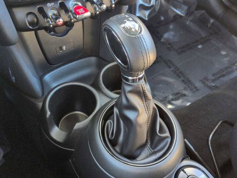 Used 2019 MINI Cooper 2-Door Hardtop image 32