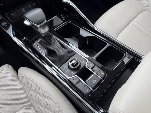 Used 2023 Kia Sorento SX image 19