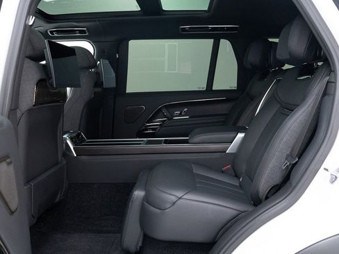 Used 2023 Land Rover Range Rover SV image 24