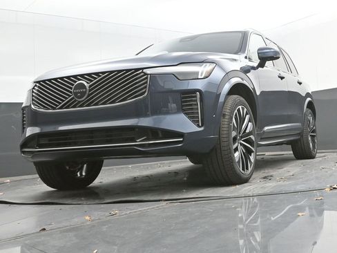 New 2026 Volvo XC90 B6 Ultra image 25