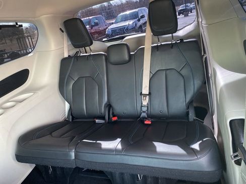 Used 2021 Chrysler Pacifica Touring-L w/ Uconnect Theater Family Group image 35