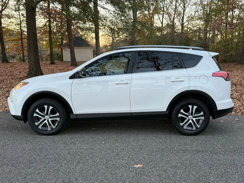 Used 2017 Toyota RAV4 LE image 6