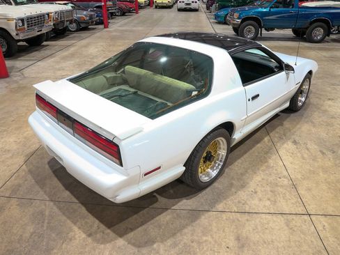 Used 1992 Pontiac Firebird Formula RWD image 17