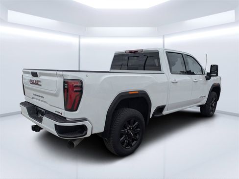 Used 2024 GMC Sierra 2500 AT4 w/ AT4 Preferred Package image 3