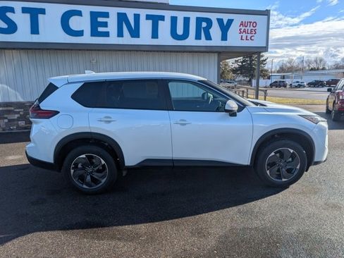 Used 2024 Nissan Rogue SV image 14