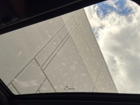 Used 2017 BMW 320i xDrive Sedan image 11