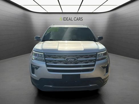 Used 2018 Ford Explorer XLT w/ Equipment Group 202A FWD image 2