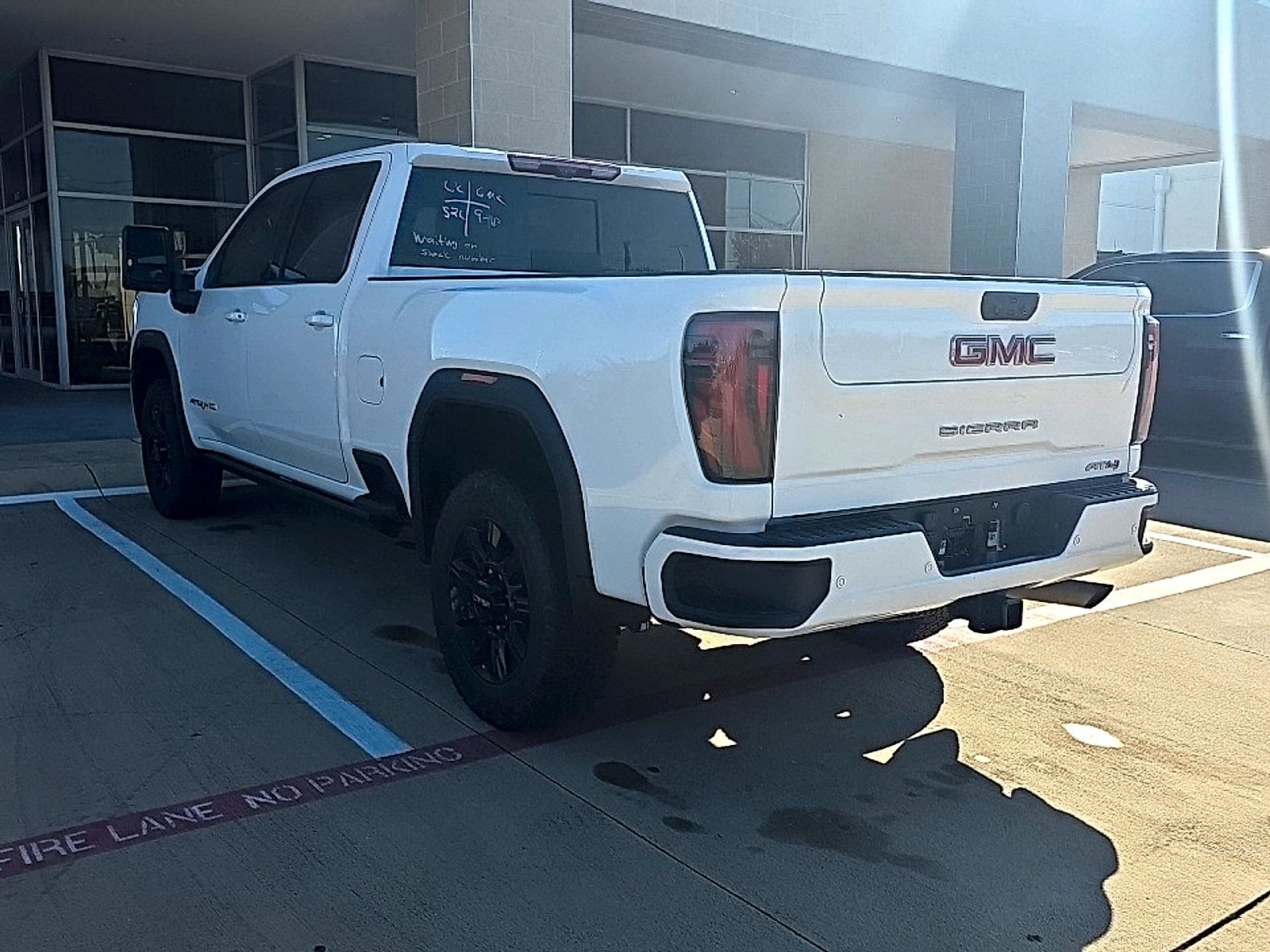 Used 2024 GMC Sierra 2500 AT4 w/ AT4 Premium Plus Package AWD/4WD image 9