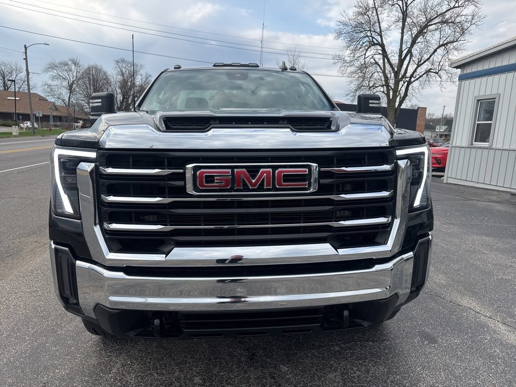 Used 2025 GMC Sierra 2500 SLE w/ SLE Convenience Package AWD/4WD image 2