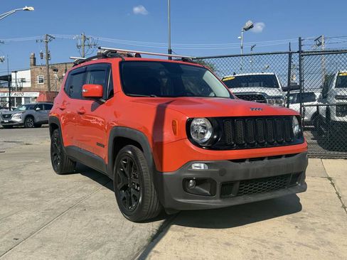 Used 2017 Jeep Renegade Altitude FWD image 3