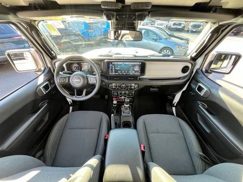 Used 2024 Jeep Wrangler Willys image 24