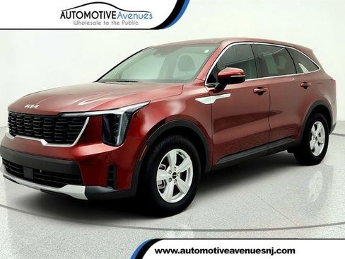 Used 2025 Kia Sorento LX FWD image 1