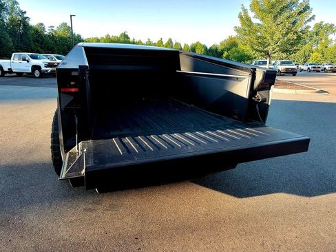 Used 2025 Tesla Cybertruck AWD Crew Cab image 22