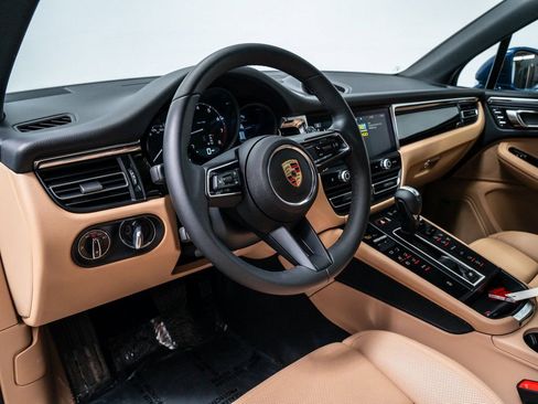 Used 2025 Porsche Macan image 13