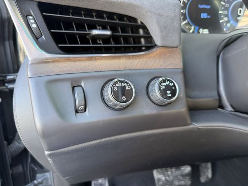 Used 2017 Cadillac Escalade Luxury image 36