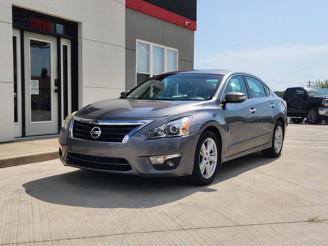 Used 2014 Nissan Altima 2.5 SV w/ Convenience Package FWD image 2