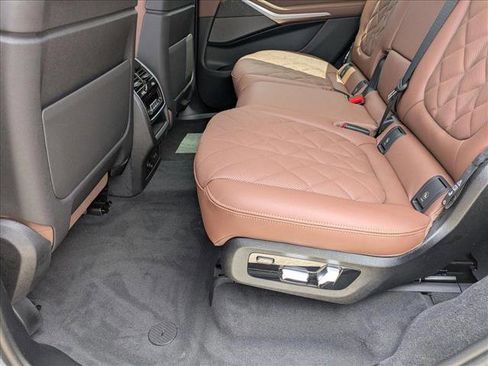 Used 2026 BMW X7 xDrive40i w/ Executive Package image 16