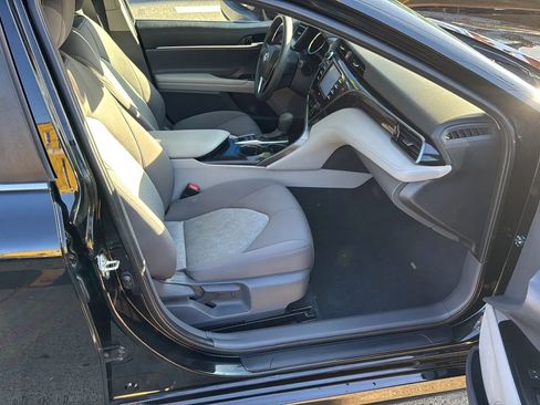 Used 2020 Toyota Camry LE image 12