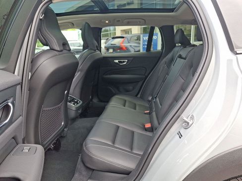 Certified 2025 Volvo V60 B5 Cross Country Ultra w/ Climate Package AWD/4WD image 10