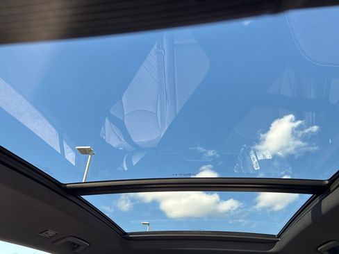 New 2026 Volkswagen Tiguan SE R-Line AWD/4WD image 16