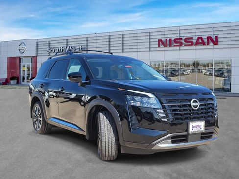 New 2026 Nissan Pathfinder Platinum FWD image 3