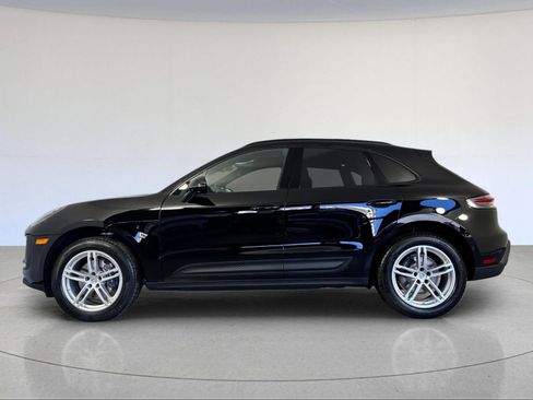 Certified 2025 Porsche Macan image 2