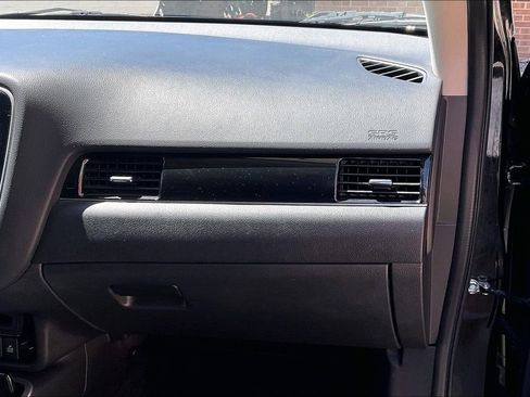 Used 2020 Mitsubishi Outlander SE AWD/4WD image 15
