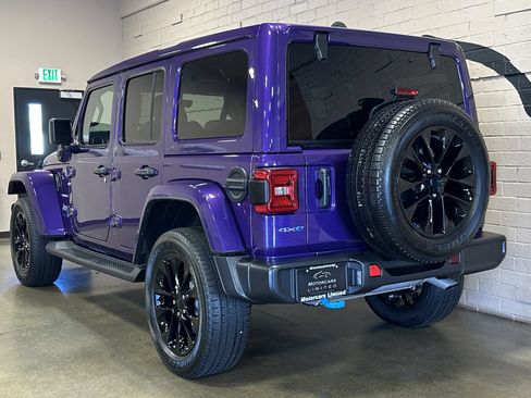 Used 2023 Jeep Wrangler Unlimited Sahara w/ Cold Weather Group AWD/4WD image 12