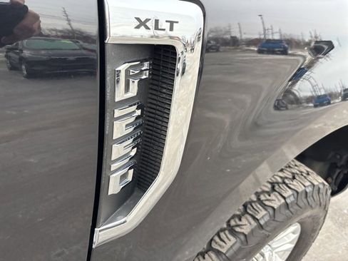 Used 2019 Ford F250 XLT w/ XLT Premium Package image 6
