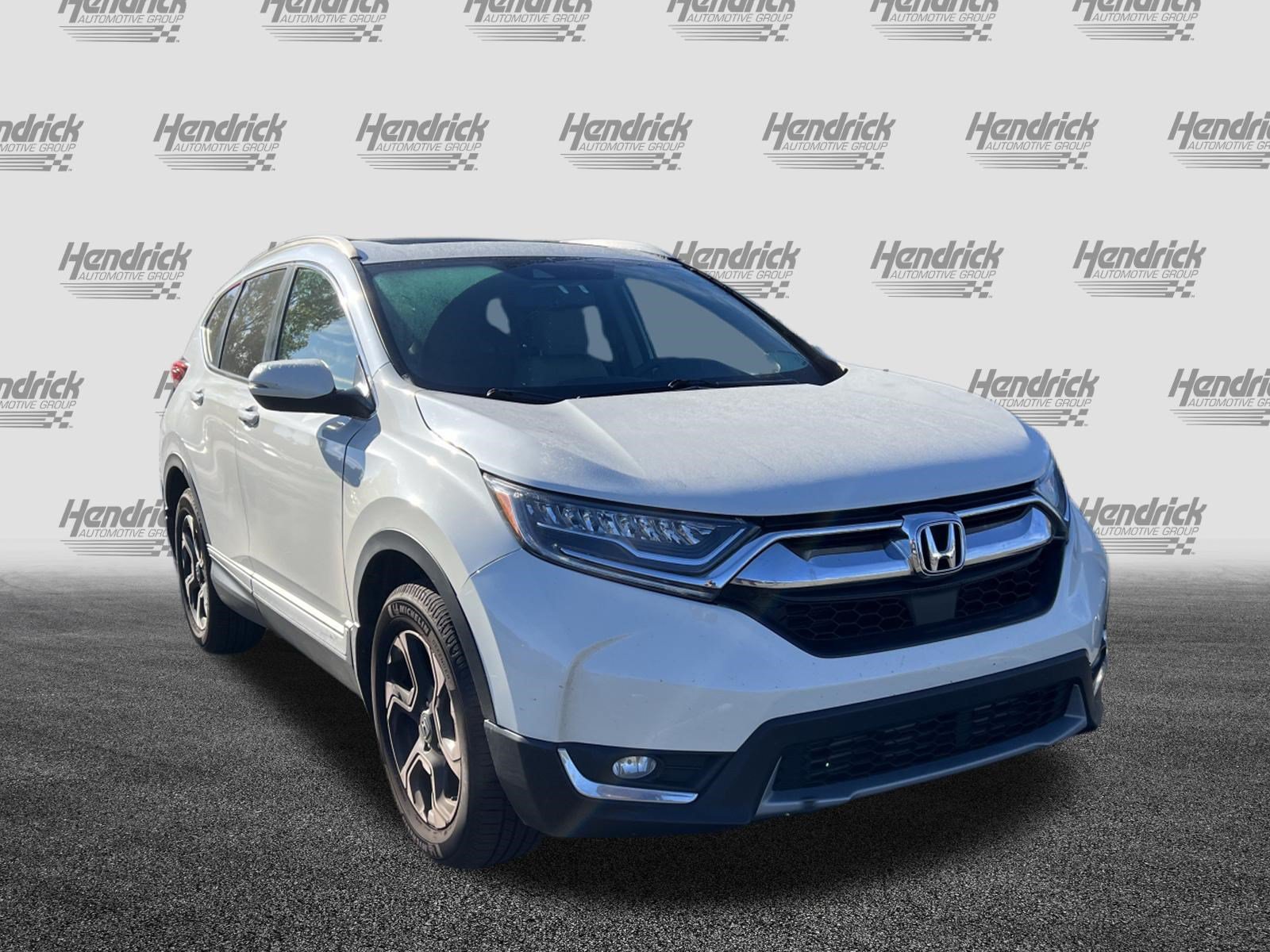 Used 2018 Honda CR-V Touring image 2