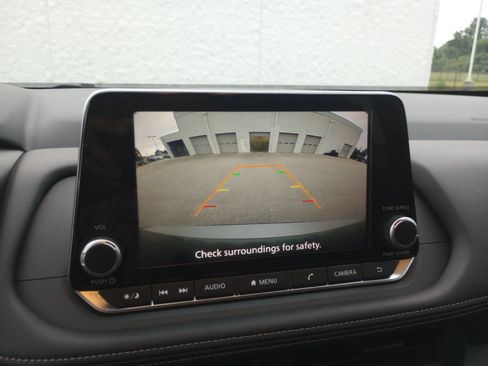 Used 2025 Nissan Rogue S FWD image 22