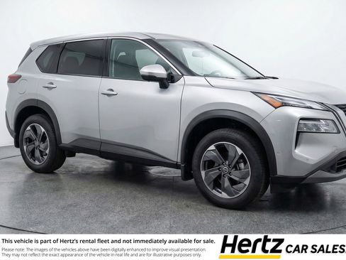 Used 2025 Nissan Rogue SV image 1