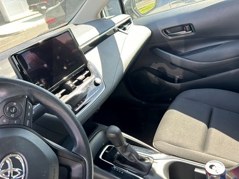 Used 2024 Toyota Corolla LE FWD image 5